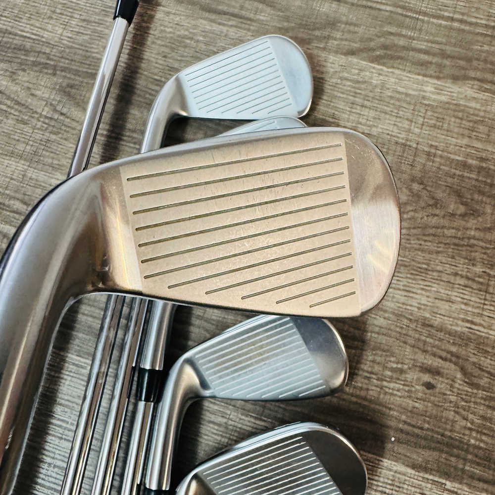 718 AP3 Iron Set 4-PW / AMT Black Steel, Stiff
